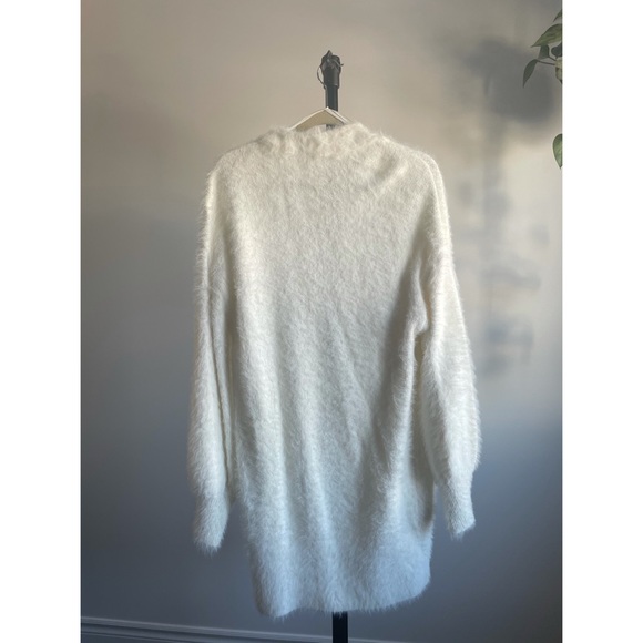 Beautiful, super soft, warm, trendy sweater! - Picture 3 of 5